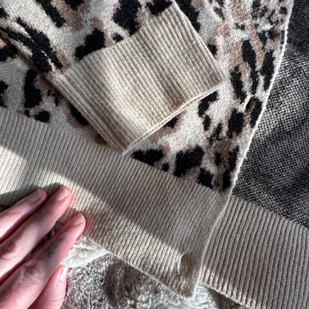 Leopard Print Knit Cardigan - Picture 3 of 5